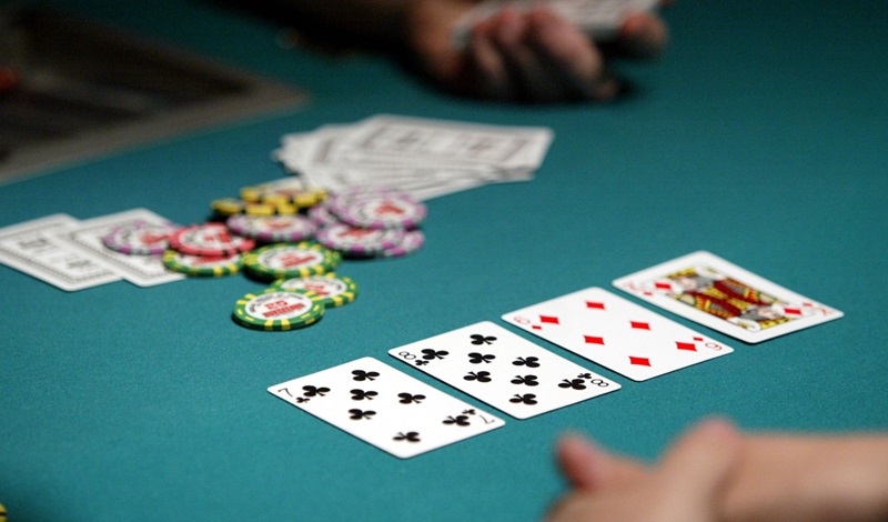 Giới thiệu sơ lược về cách đánh bài Poker cơ bản nhất